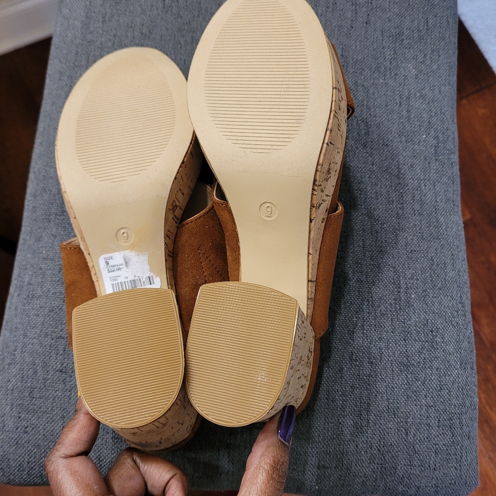 Comfort EST cognac brown wedge sandals. - Picture 2 of 5